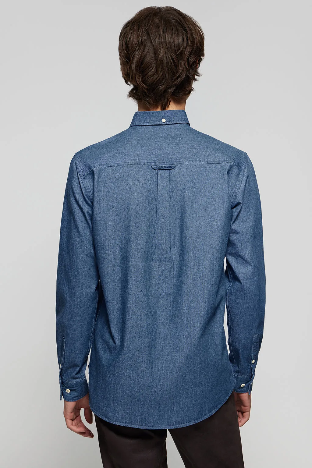 Camisa denim regular fit con logo bordado