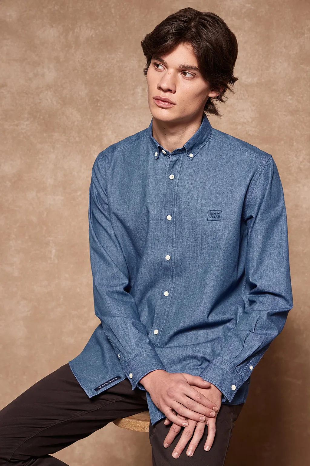 Camisa denim regular fit con logo bordado